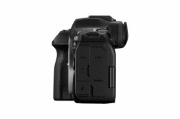 06_EOS_R6III_left_BODY1